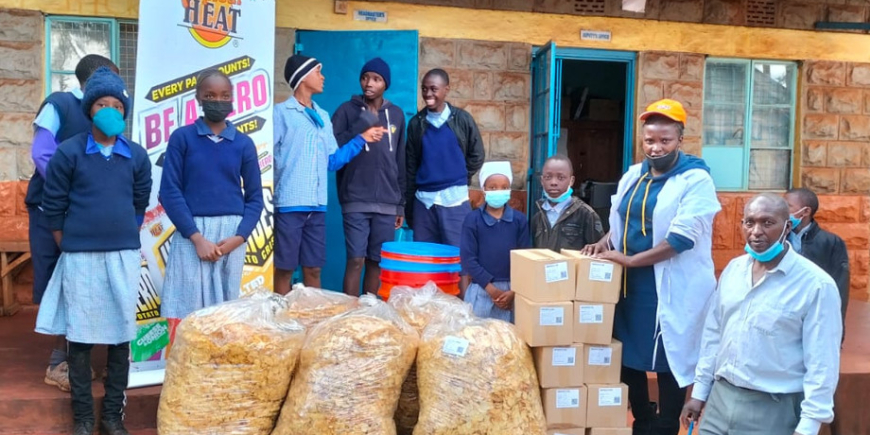 Tropical Heat Donates Dustbins to 6 Schools December 16, 2021